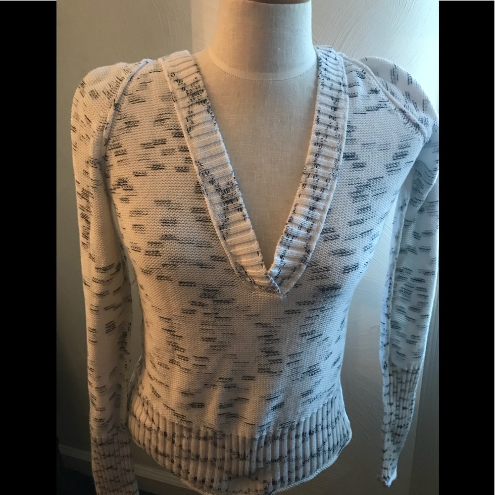 Hooded V Neck Roxy Sweater - Picture 1 of 4